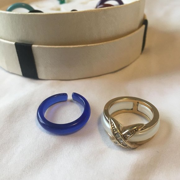 AVON Vintage Ring Set - Gold Tone/Crystals - Picture 2 of 9